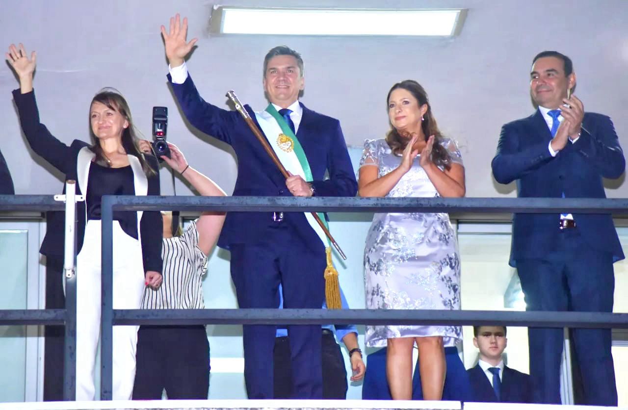 El Gobernador Zdero tomó juramento a su gabinete