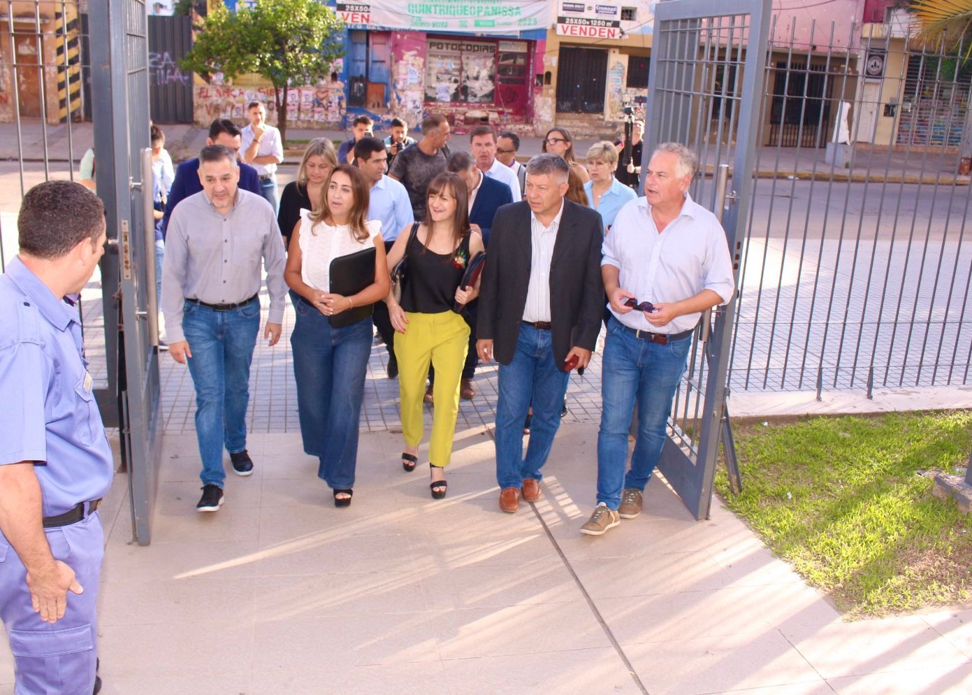 Los funcionarios Del Gobernador Zdero ingresaron a trabajar temprano en casa de gobierno