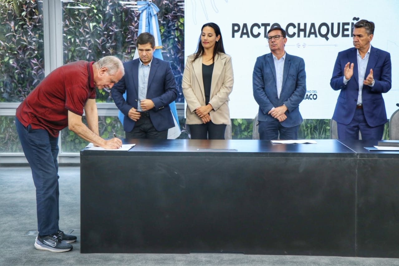 Nikisch firmó EL Pacto Chaqueño: “Es muy importante que se trabaje en forma conjunta, respetando las instituciones”