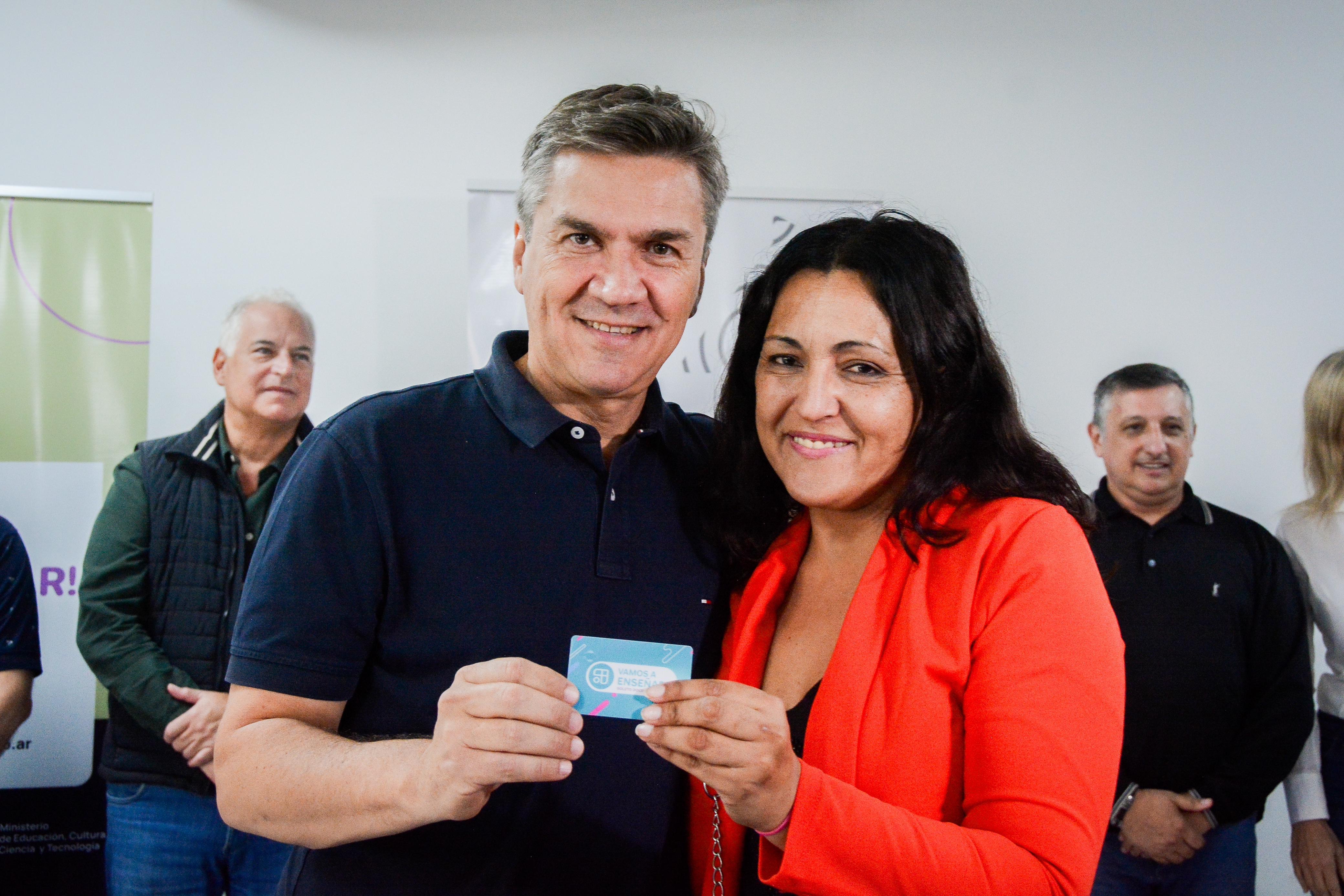 Entrega del boleto docente en Sáenz Peña: “apoyo fundamental para nuestros educadores”, dijo el Gobernador