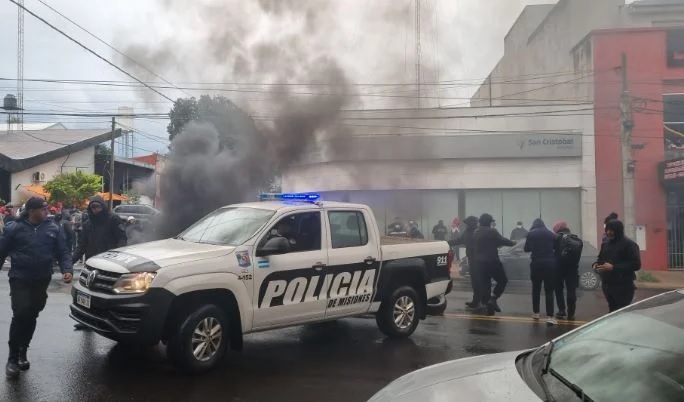 Misiones: Investigan por sedición a policías en protesta, Gendarmería recibió la orden de desalojar