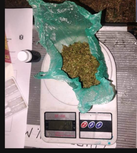 Fue detenido con un envoltorio de marihuana