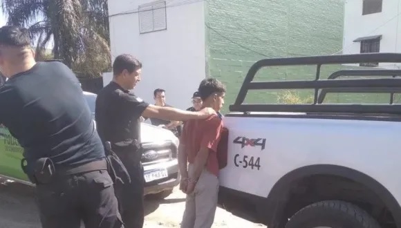 Corrientes: vecino atrapó a un conocido delincuente y lo azotó a 