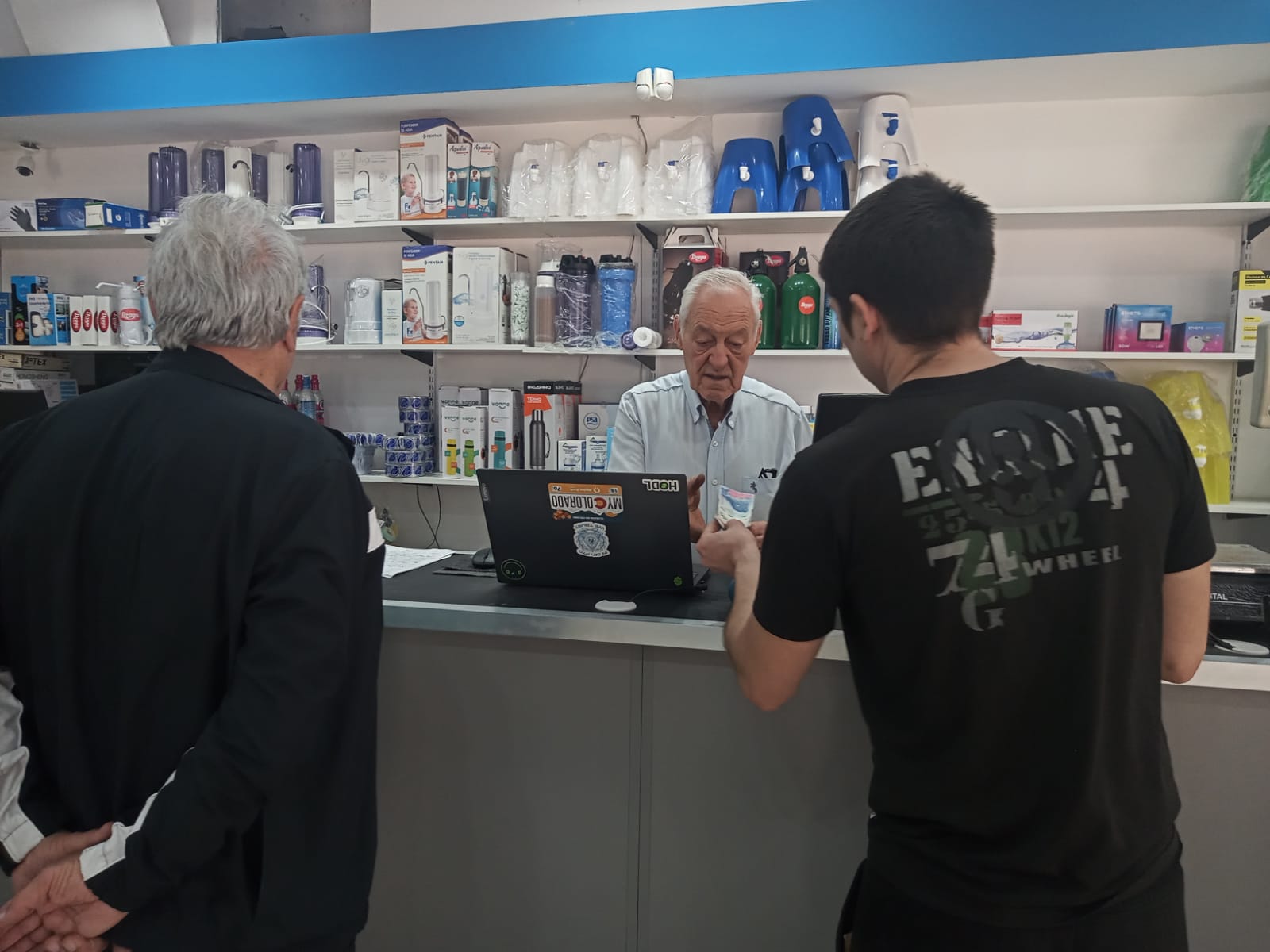 Resistencia y sus ciudadanos que la construyeron con esfuerzo, los comercios que a puro sacrificio perduran