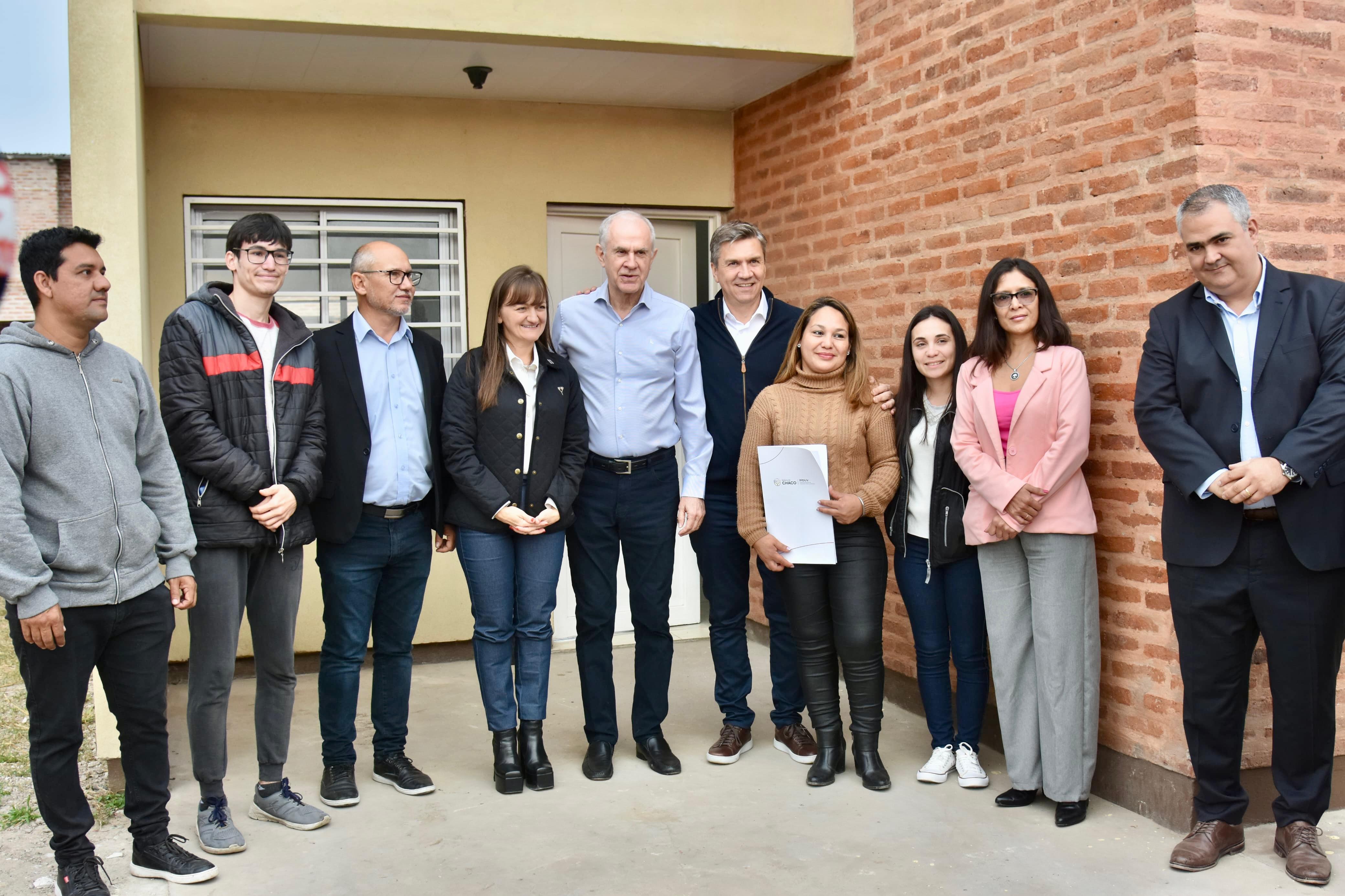 Iniciada en la gestiòn anterior el gobernador Zdero entregó viviendas en la chacra 214