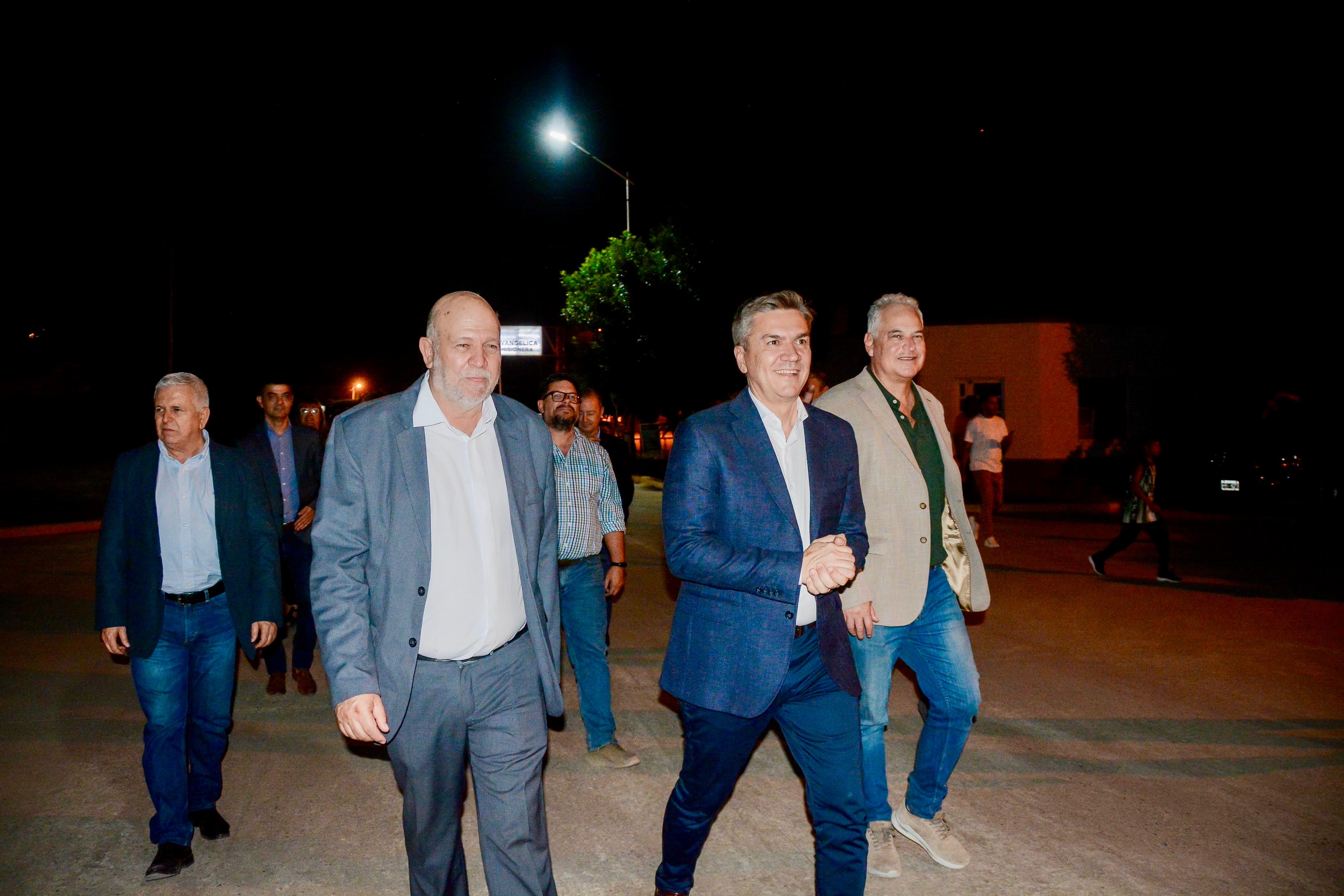 Más obras para Du Draty: el Gobernador inauguró cuadras de pavimento urbano y una plazoleta “estamos cumpliendo los compromisos que asumimos” expresó.