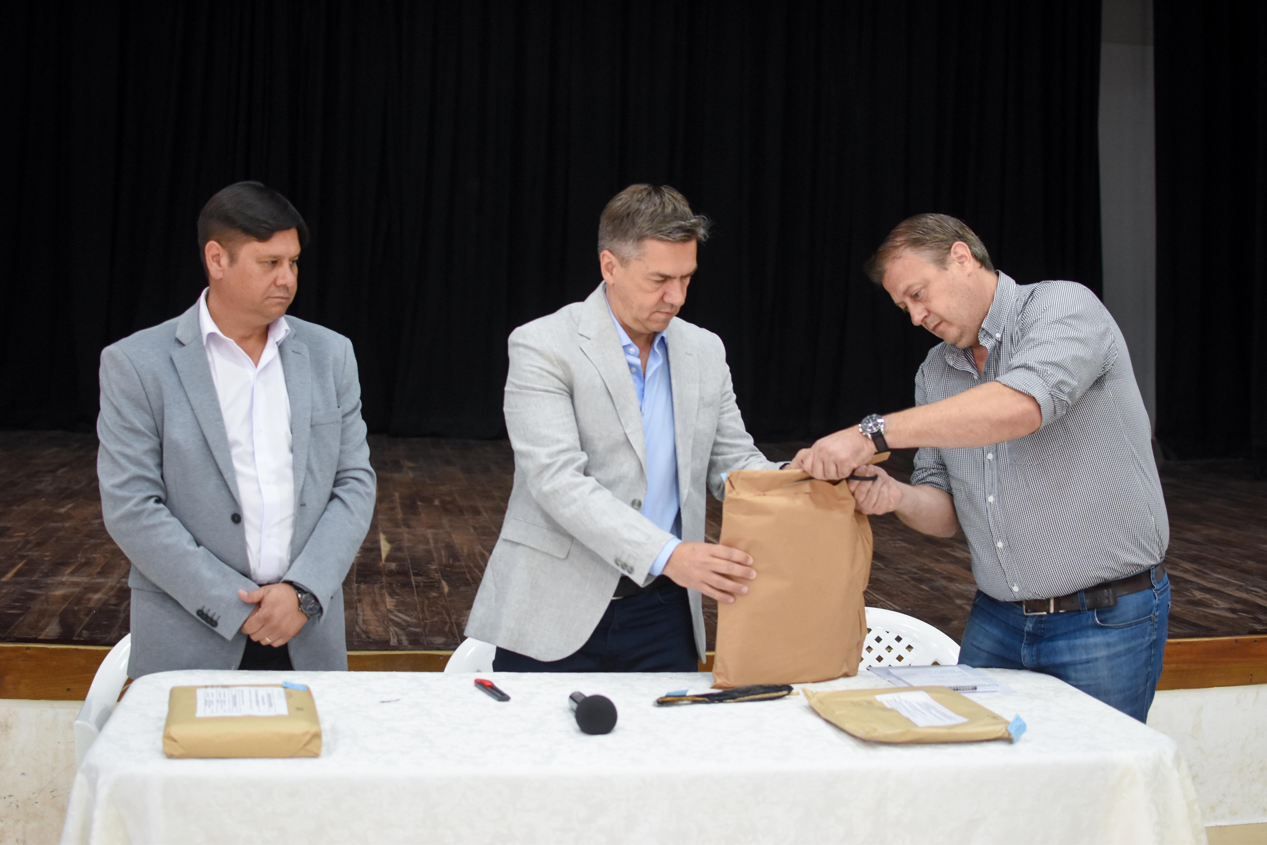 Quitilipi: el Gobernador Zdero encabezó la apertura de sobres de la licitación para la repavimentación de accesos a la ciudad