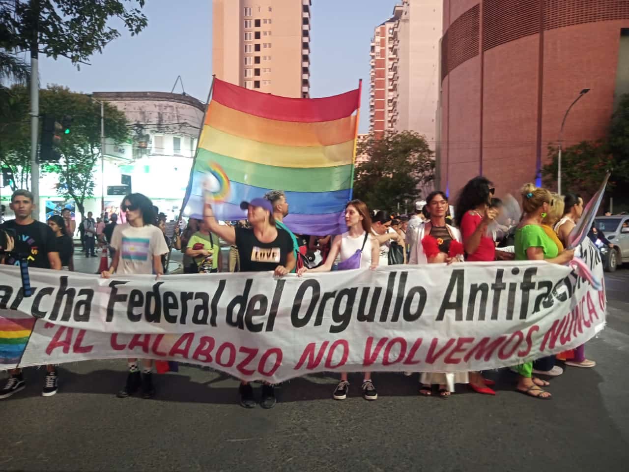 Contundente Marcha contra el Fascismo  Racismo en Resistencia