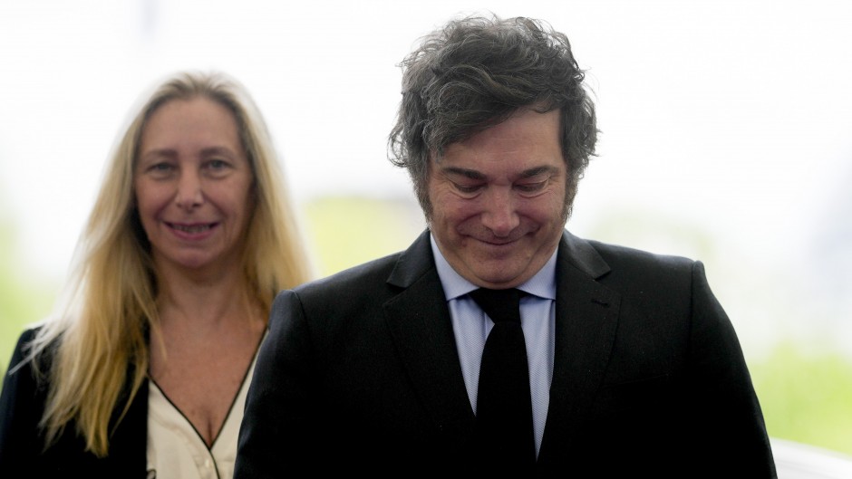 Revelan que Karina juntaba en una bolsa los dólares de los empresarios que se reunían con Milei en la campaña