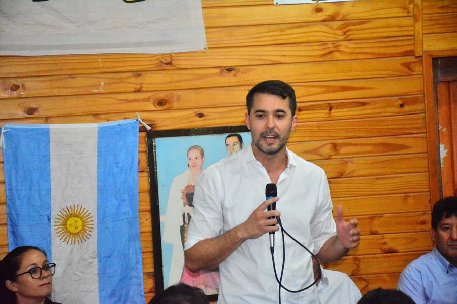Zdero gasta millones en viáticos mientras ajusta a las escuelas y hospitales
