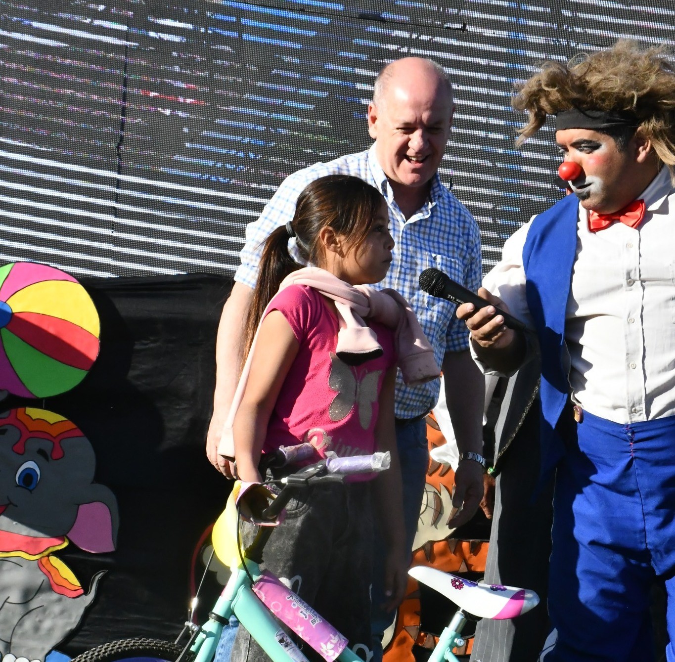 El Intendente Manuel Suárez, la Presidente del Concejo María José Suárez compartieron junto a los niños la gran fiesta de las infancias.