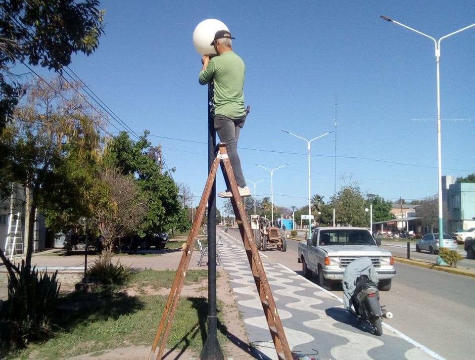 Campo Largo: Importante recambio de sistema de luminarias en la Av. Wladimiro Dworak