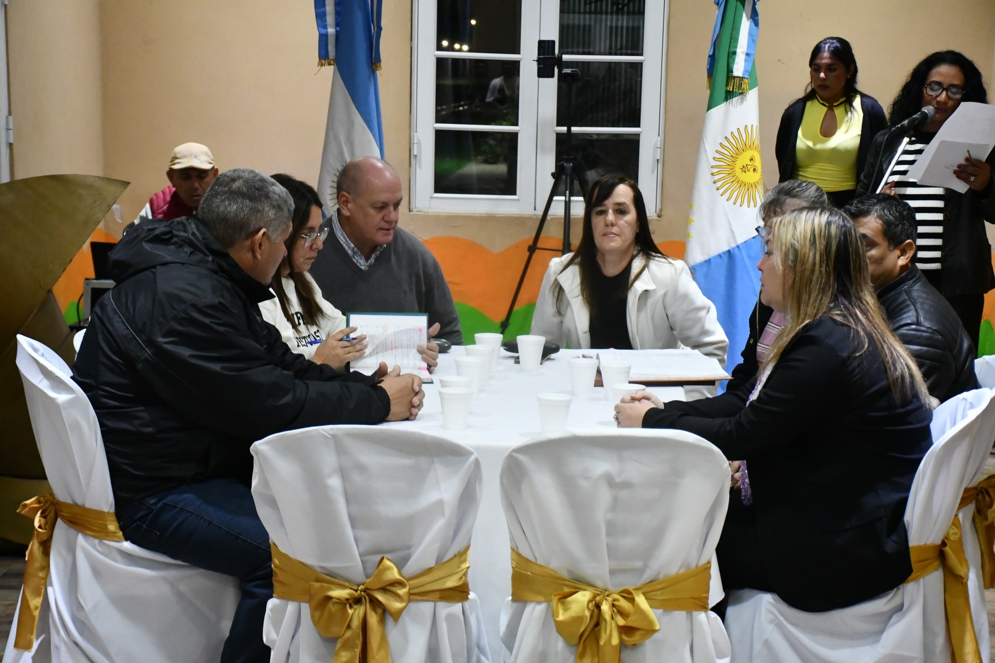 Campo Largo: El Dr. Suárez entregó títulos de propiedad realizados por gestión municipal