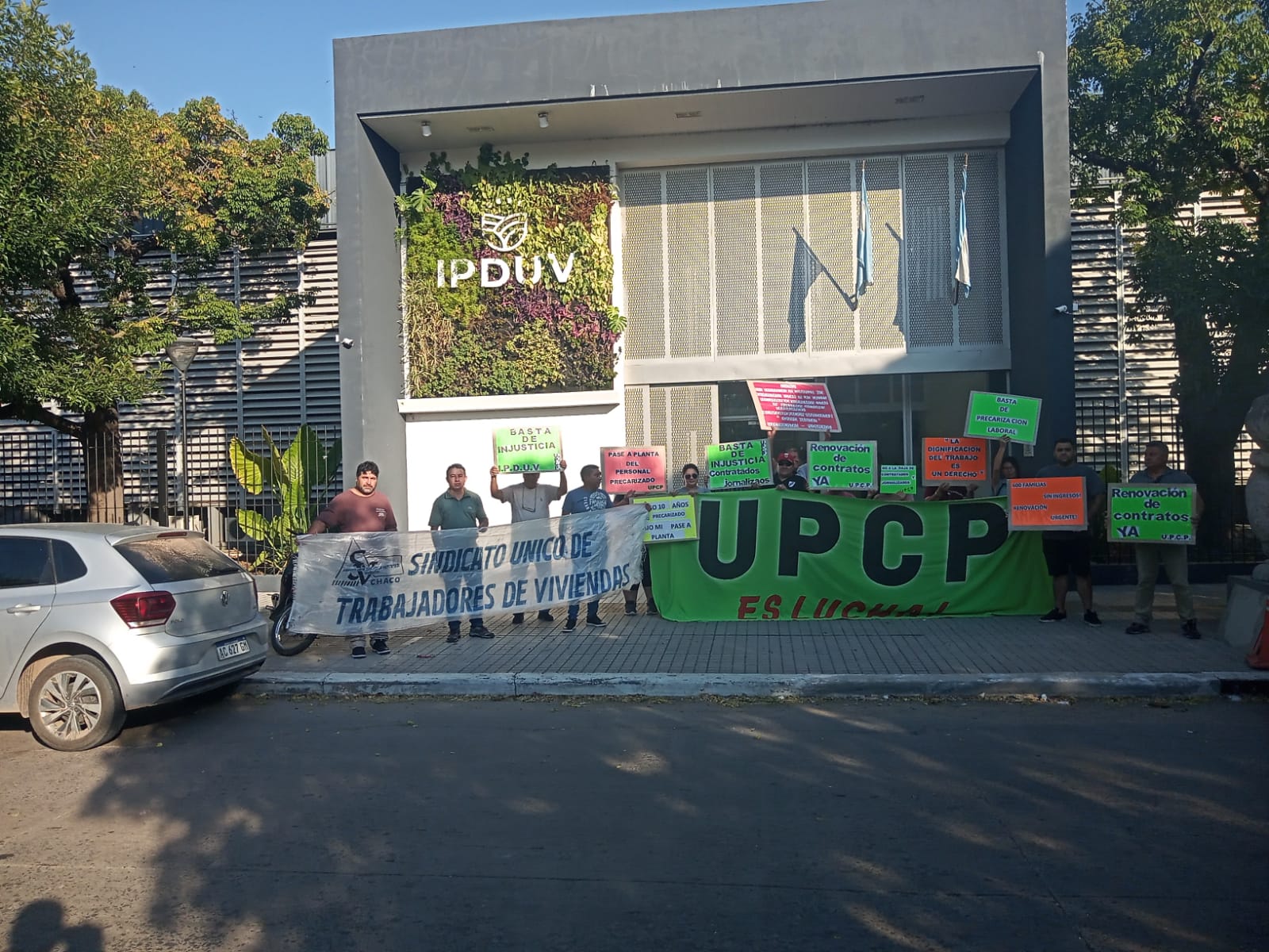 Reclamo en el Instituto de Viviendas del Chaco con el acompañamiento de UPCP