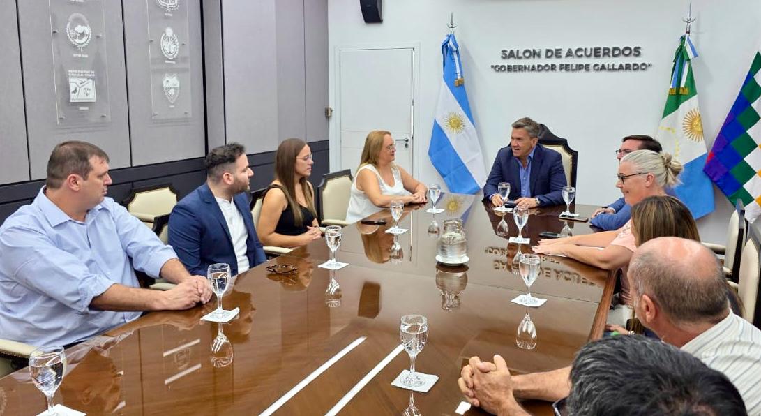 Zdero se suma a Milei entre los mandatarios mal asesorados: le presentaron una “empresa” flojísima de papeles