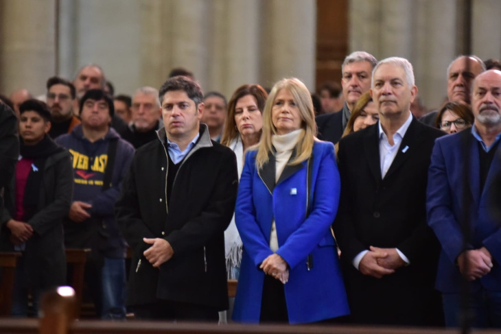 ¿Rezaron por la unidad? Kicillof, Magario, Alak, Secco, Bianco y Larroque juntos en la Catedral de La Plata