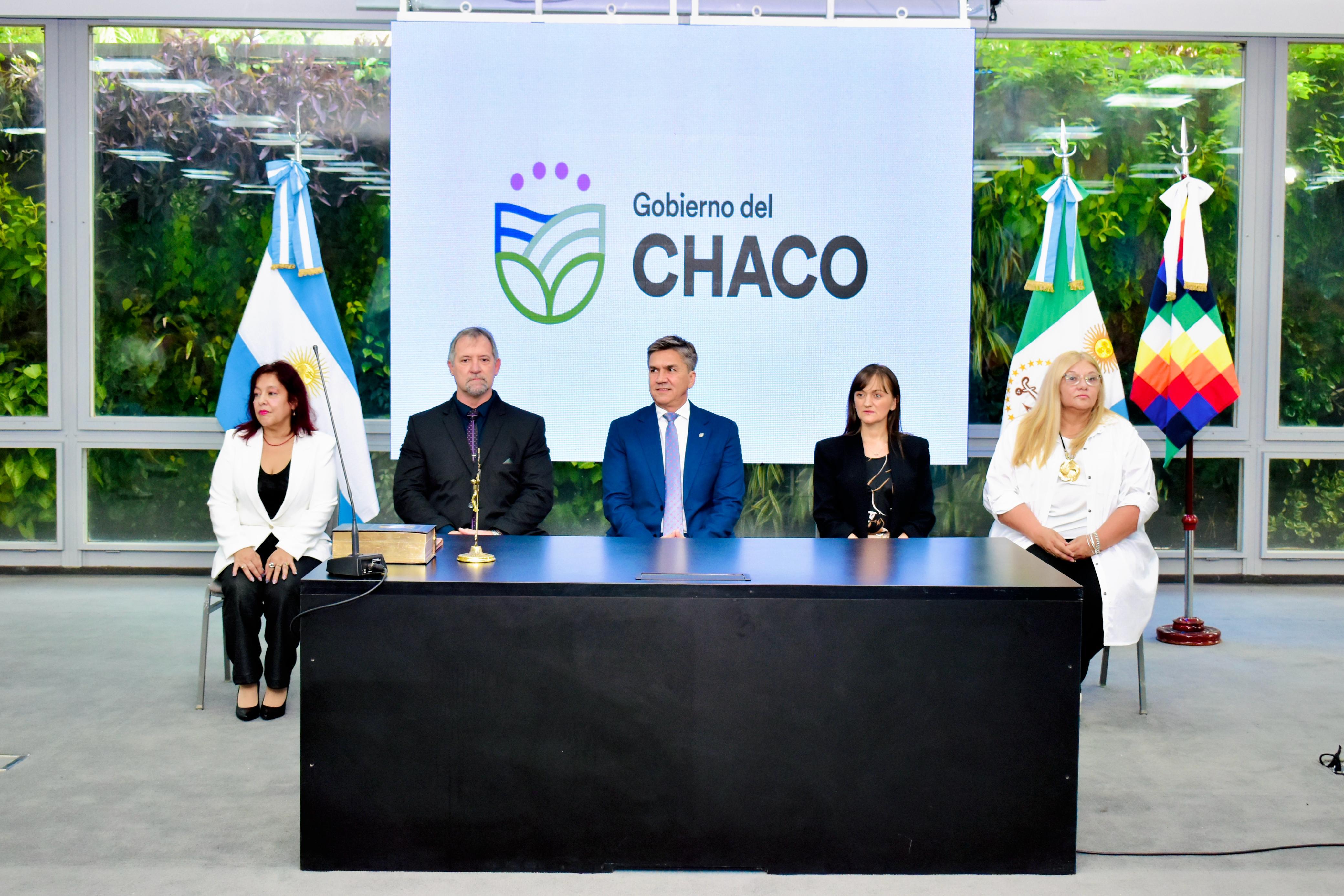 EL GOBERNADOR ZDERO TOMÓ JURAMENTO AL NUEVO DEFENSOR DEL PUEBLO SERGIO LENCOVICH