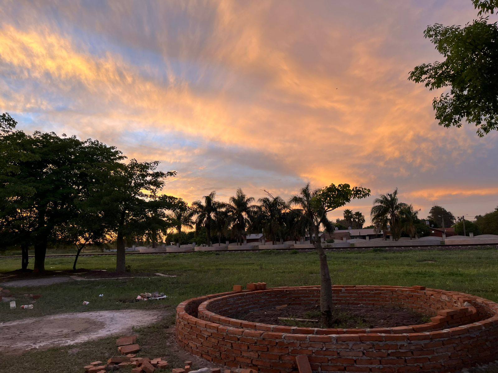 Avanza la Construcción del Patio de Emprendedores en la Zona de la Escuela 648