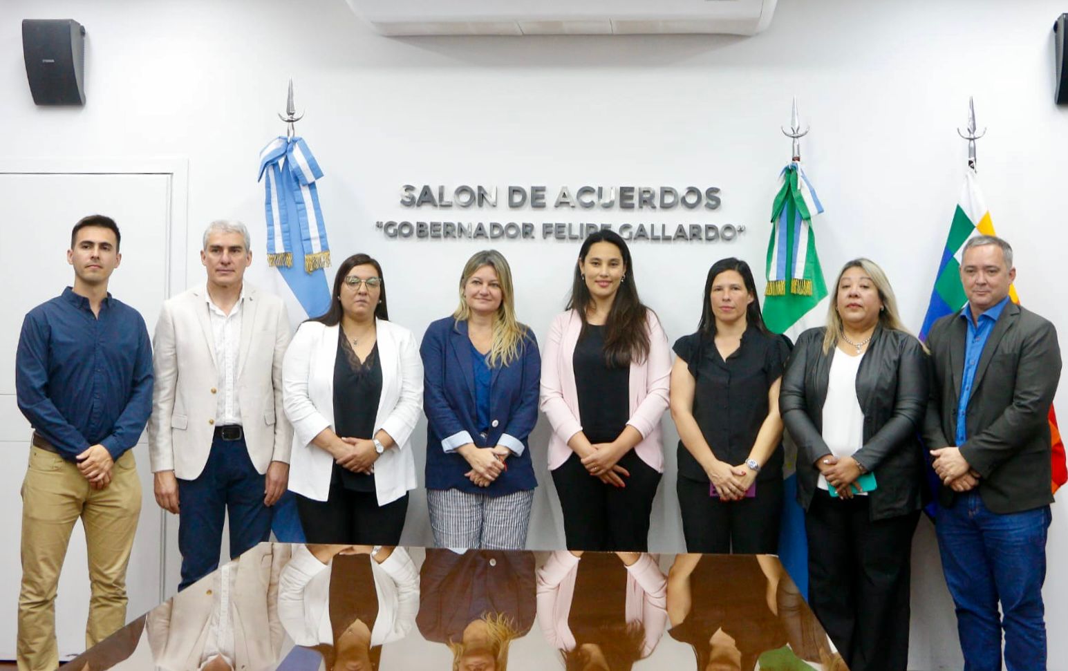 Trabajadores Deben Pagar Hasta Cuatro Pasajes de Colectivo Solo para Registrar Asistencia