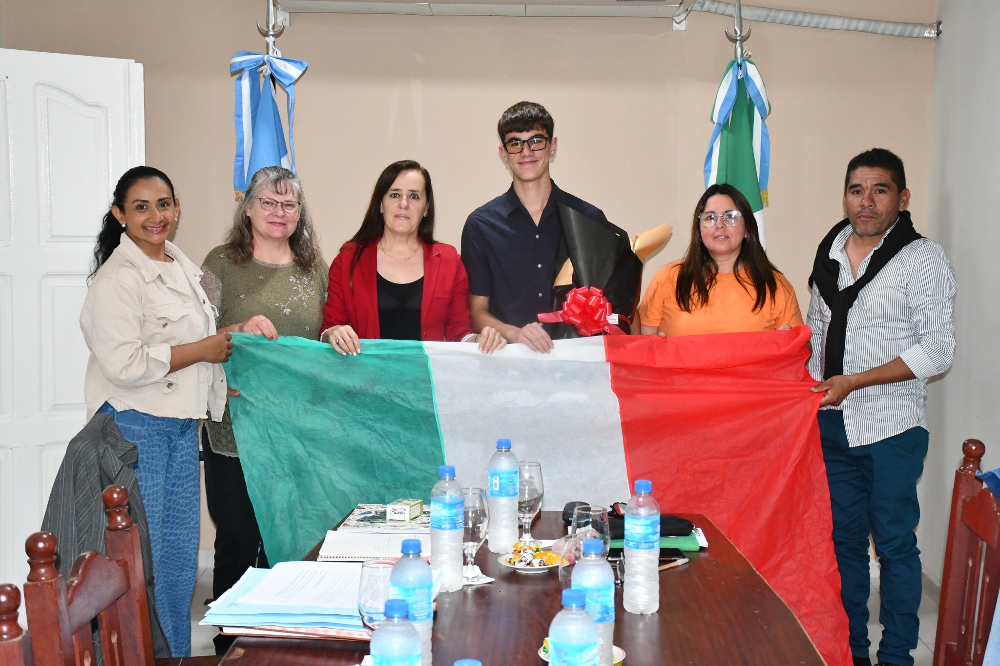 Intercambio cultural: El consejo Municipal de Campo Largo recibió a un Joven Italiano