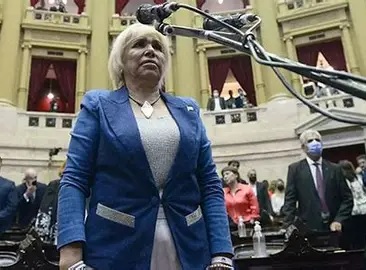Diputada del PRO Marilú Quiroz organiza un evento antivacunas en el Congreso y crece el rechazo político