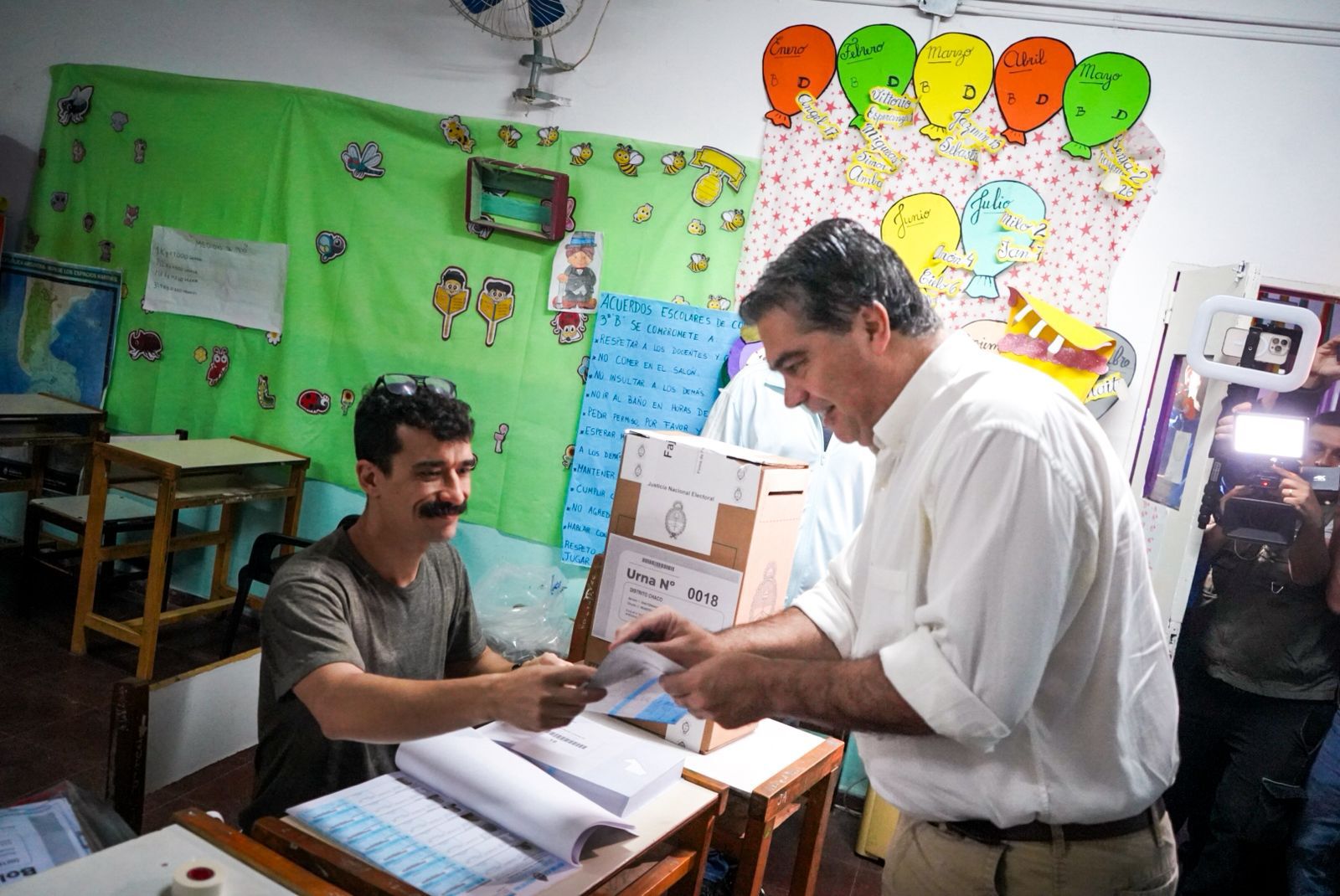  Votó Capitanich: “Esperamos una jornada cívica ejemplar en la que la ciudadanía exprese su voluntad”