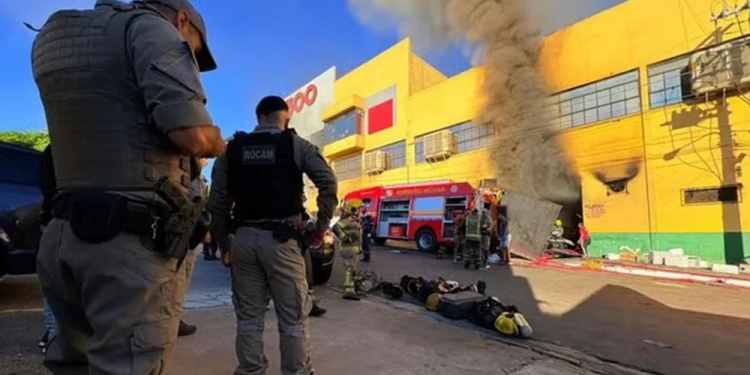 Video: explosión e incendio en Santana do Livramento Brasil, deja varios bomberos heridos