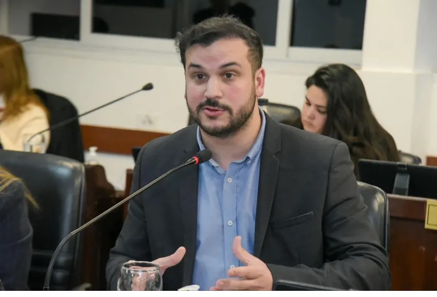 Iván Ñoker, el diputado influencer: acusa populismo mientras su propio prontuario legislativo lo desmiente