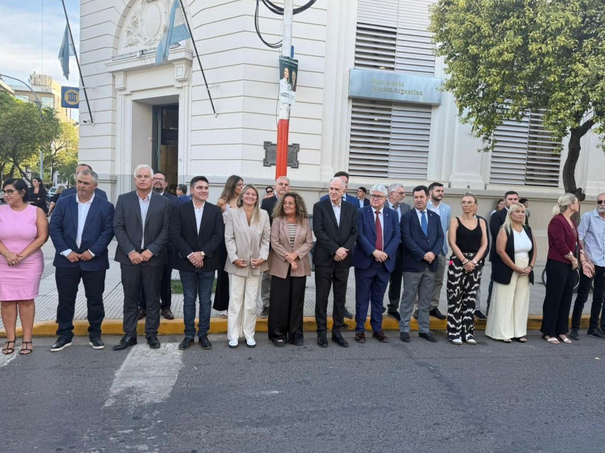 RESISTENCIA HONRÓ SU HISTORIA CON IZAMIENTOS Y CELEBRA 148 AÑOS DE IDENTIDAD Y RAÍCES