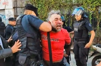 La Policía Federal agredió y detuvo a un camarógrafo de A24 antes de la sesión en Senado