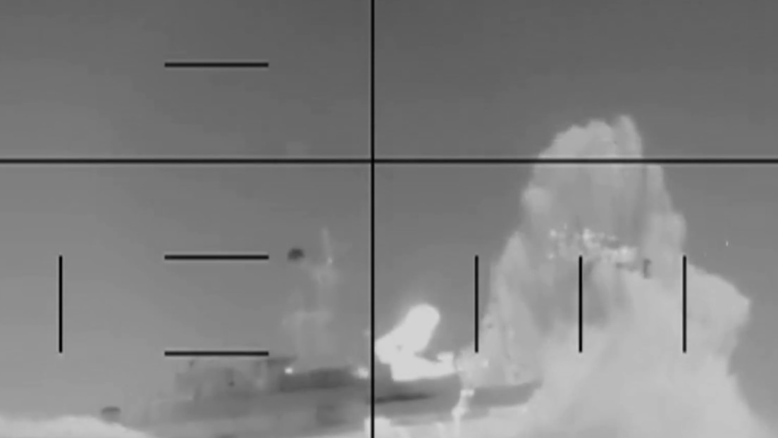 VIDEO: Momento en que un submarino de EE.UU. torpedea y hunde una fragata iraní