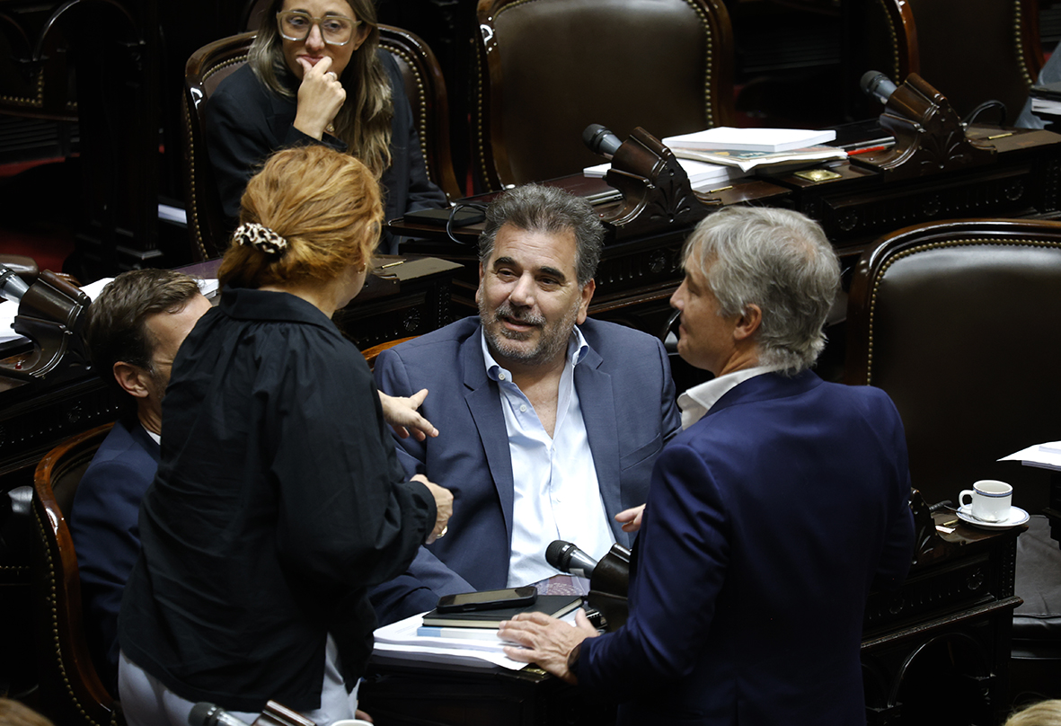 Adorni no despejó dudas sobre su patrimonio ni acorraló a la oposición