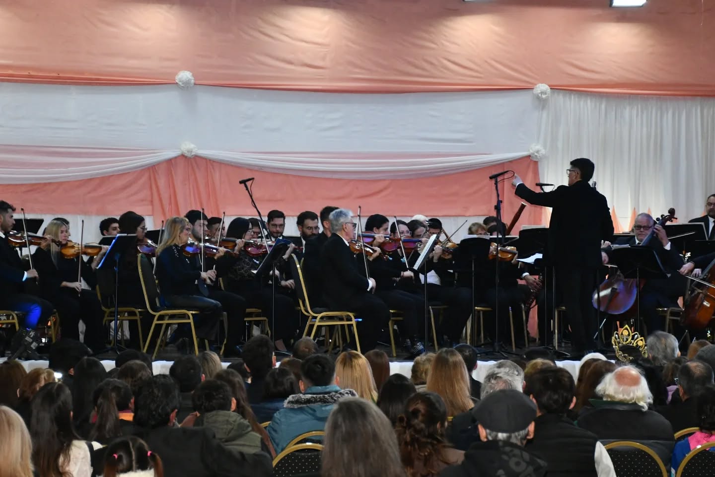 General Pinedo celebró sus 114 años con una noche de gala junto a la Orquesta Sinfónica del Chaco