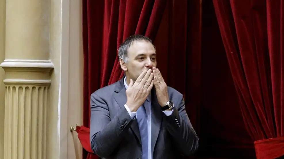 No le creyó nadie se fue un corrupto? renunció Adorni Fin.