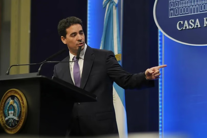 El vocero presidencial admitió que “el tipo de cambio puede llegar a $1.700/$1.800”