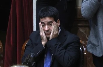 Furia en Economía con el vocero de Milei: el mercado empieza a desarmar el carry trade y se pasa al dólar