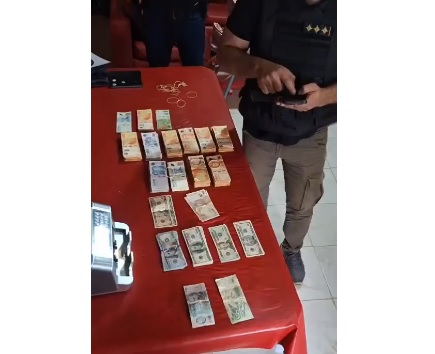 Allanamientos en Resistencia por una causa de robo y estafa: secuestran más de $2,6 millones, dólares y otras divisas