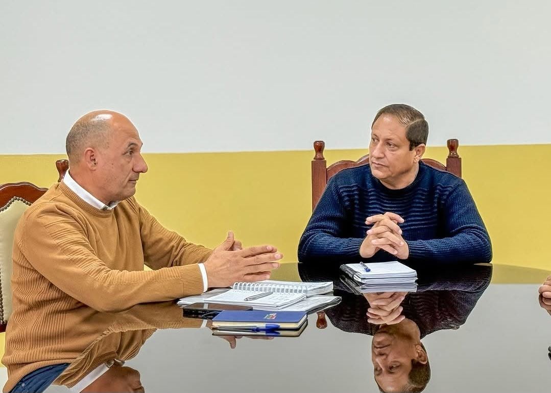 Pampa del Indio: el diputado Rubén Guillón entregó la ley de expropiación que habilita la regularización dominial de más de 80 familias del Barrio 22 de Agosto