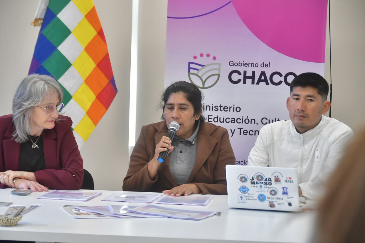 ALFABETIZAR EN LA LENGUA ORIGINARIA: EDUCACIÓN PRESENTÓ NUEVOS MATERIALES DIDÁCTICOS EN MOQOIT