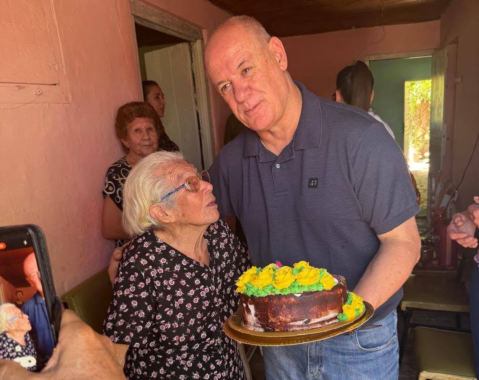 Hoy, a sus 100 años, Doña Celsa volvió a encontrarse con aquel médico que tal vez alguna vez llegó a su casa para cuidar de ella y de su familia