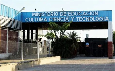 Zdero amplía la precarización laboral: extiende el programa de mantenimiento a escuelas privadas y de gestión social